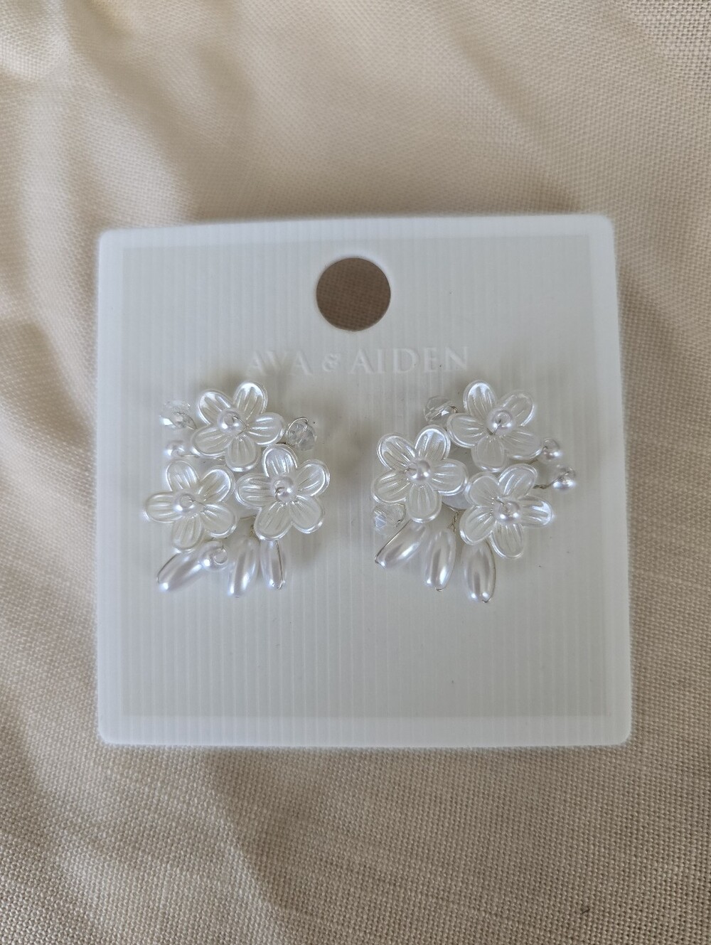 Ava & Aiden Pearlized Floral Cluster Earrings - White